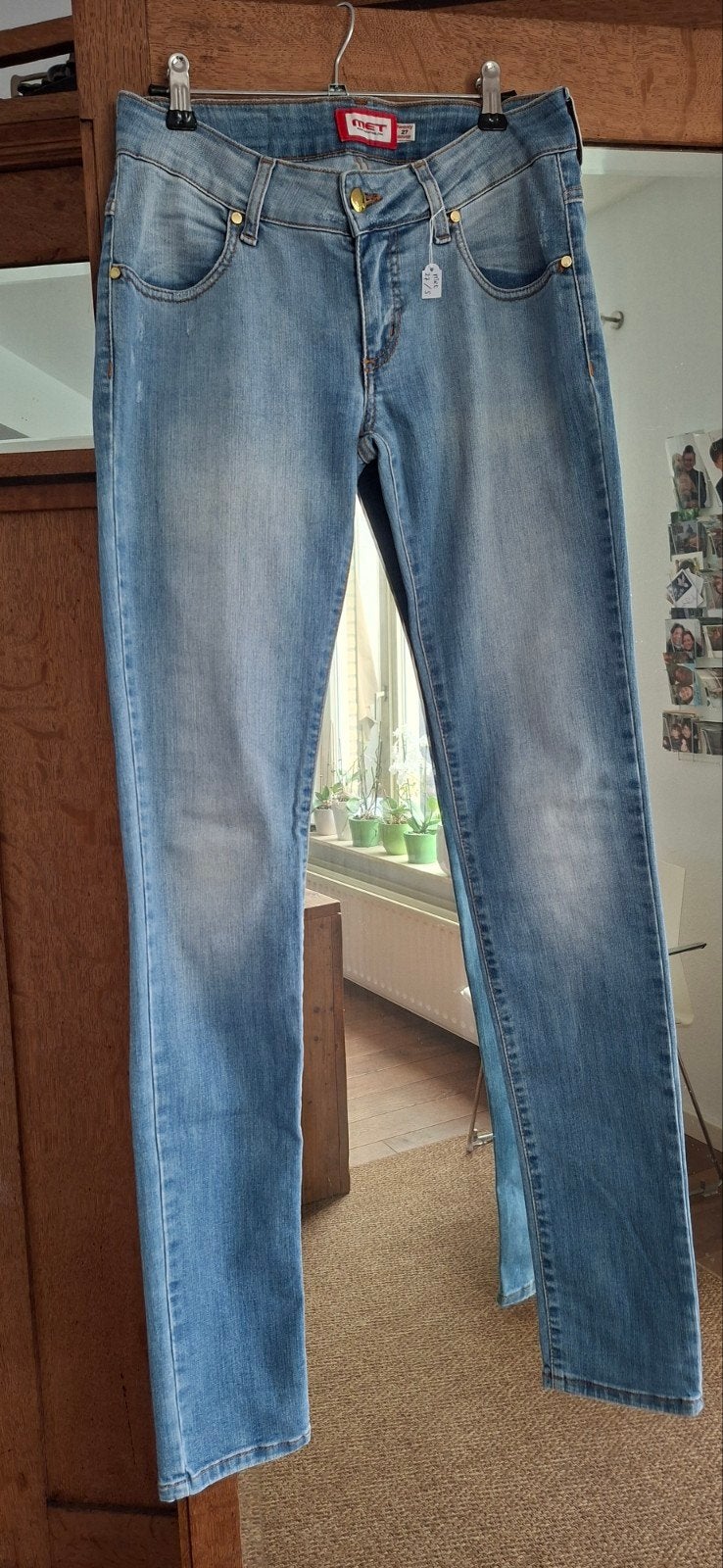 Jeans met lage taille. MET maat 27 /XS. 
Strak model., MET Jeans, Blauw, Ophalen of Verzenden, Zo goed als nieuw
