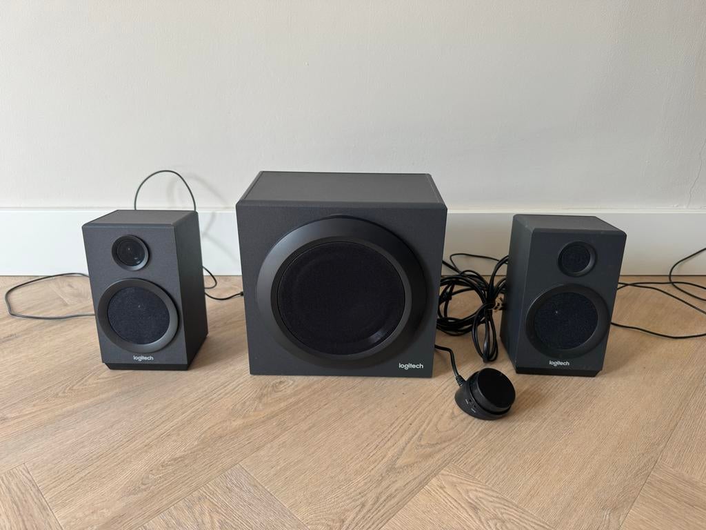 Logitech Z333 Multimedia Speakers met Subwoofer, Ophalen, Zo goed als nieuw