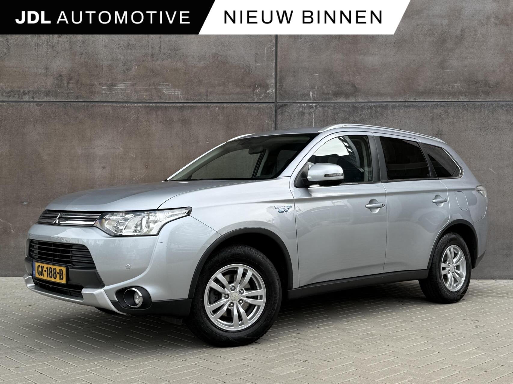Mitsubishi Outlander 2.0 PHEV Business Edition | Trekhaak |, Zwart, 4 cilinders, Met garantie (alle), Leder en Stof