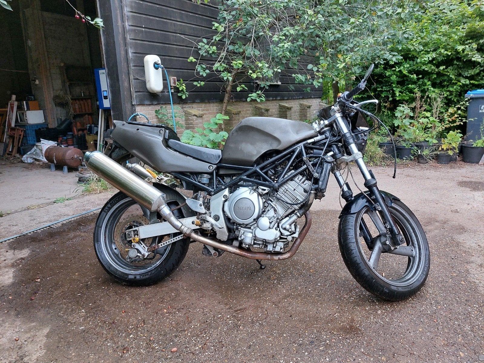 Yamaha TRX 850, Motoren, Ophalen