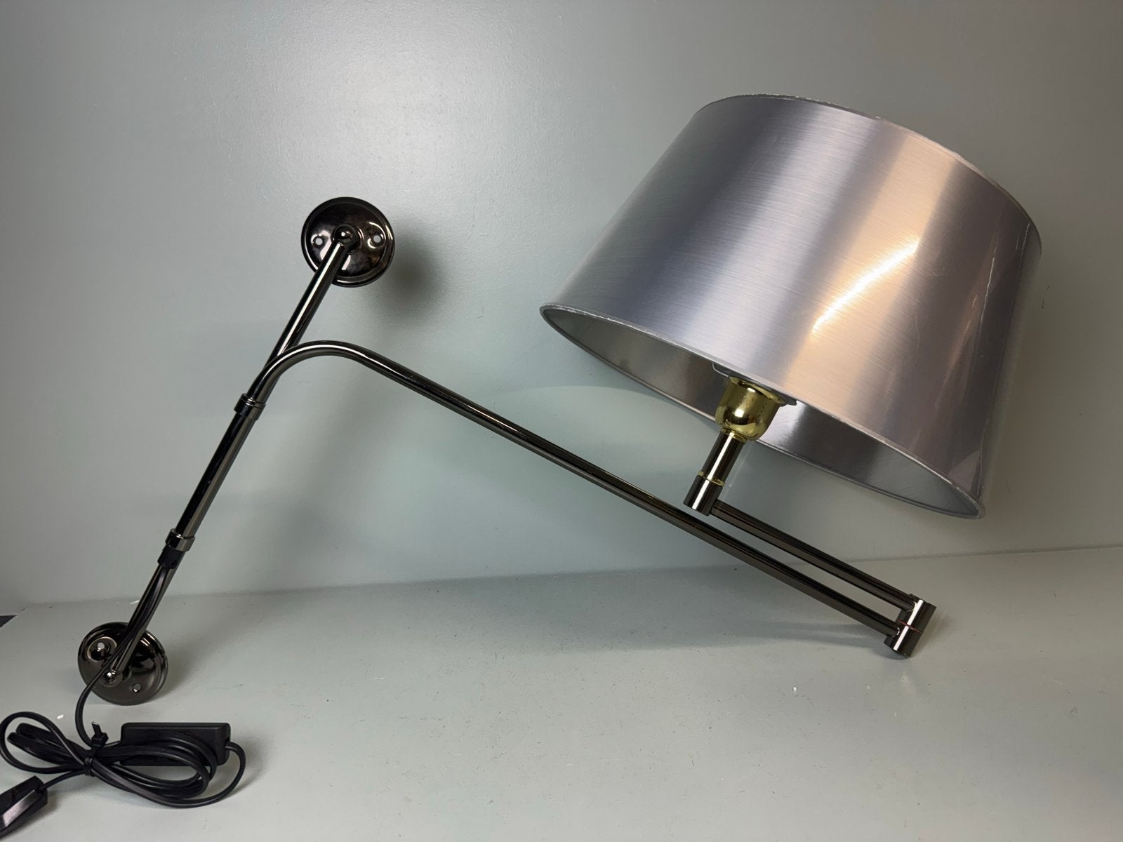 Verstelbare wandlamp met zilveren kap, Huis en Inrichting, Lampen | Overige, Gebruikt, Ophalen of Verzenden