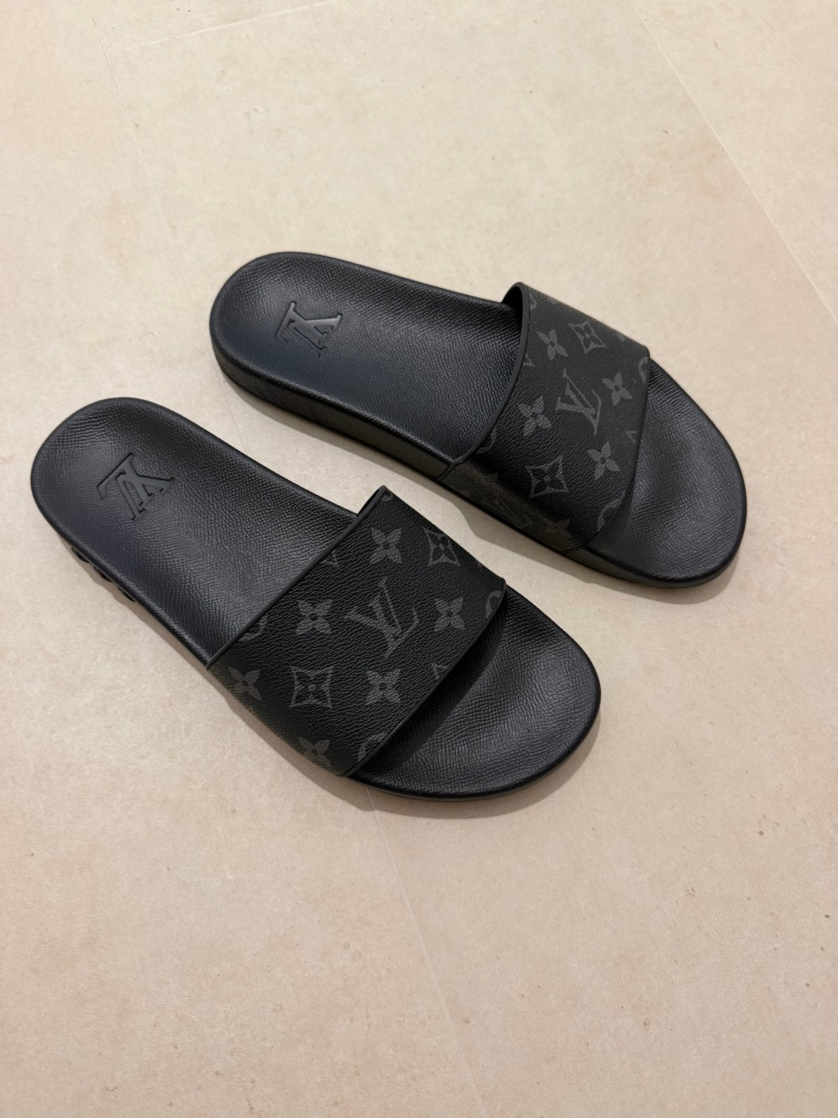 Louis Vuitton Monogram Eclipse Slippers, Ophalen, Nieuw, Zwart, Slippers