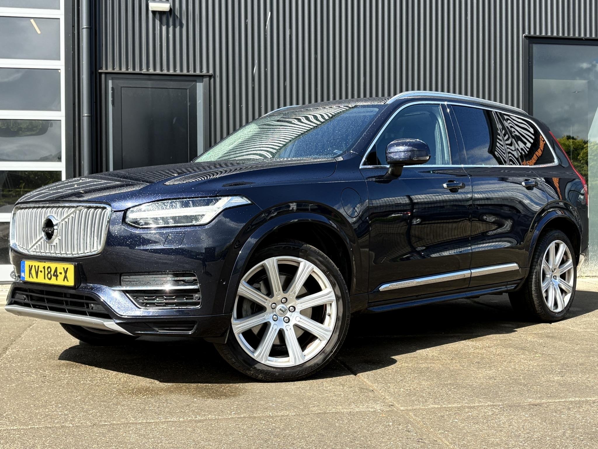 Volvo XC90 2.0 T8 Twin Engine AWD Inscription | PANO | 7P |, Automatische klimaatregeling, Gebruikt, 4 cilinders, 1969 cc