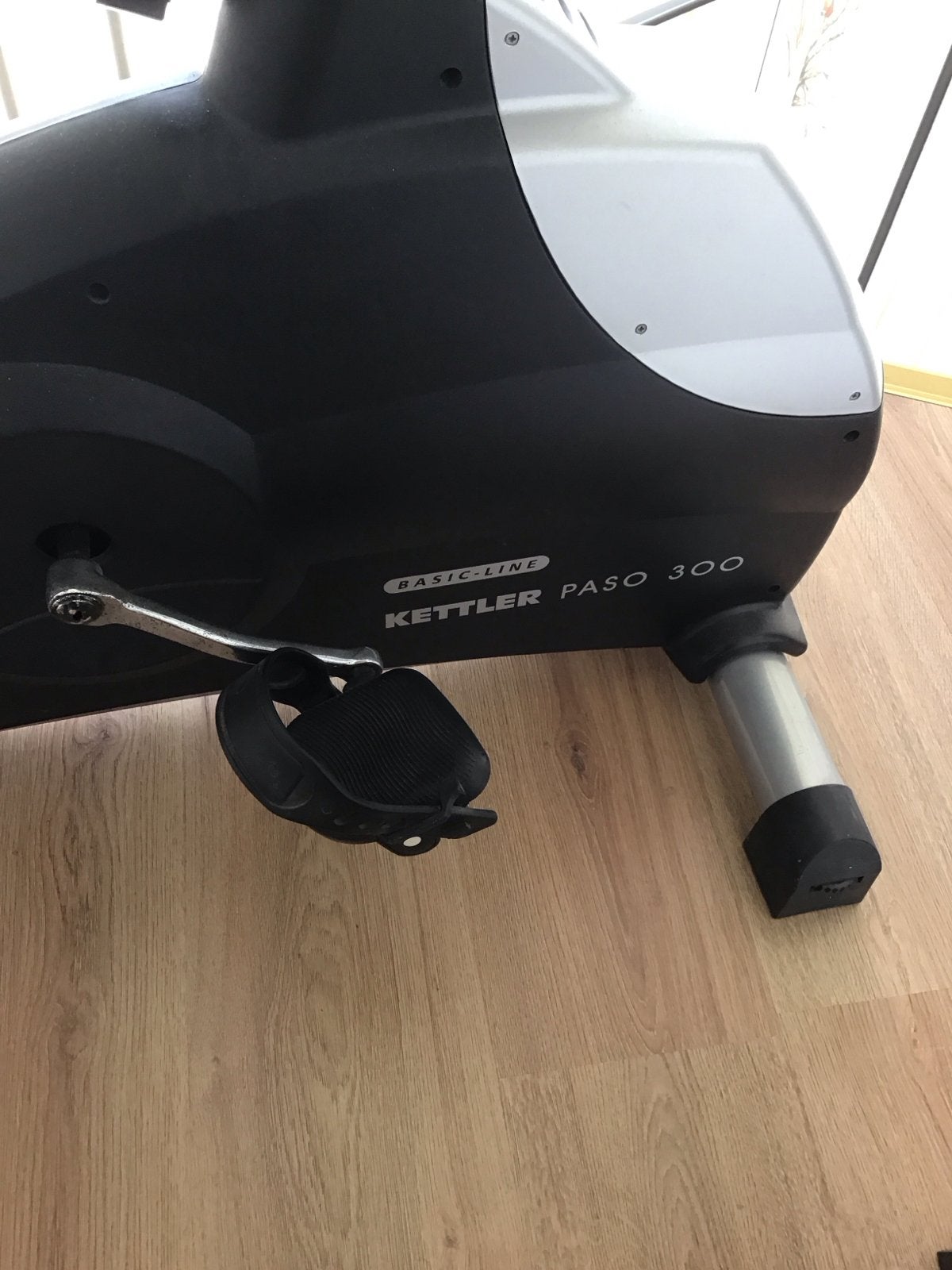 Kettler Paso 300 Hometrainer - Zo goed als nieuw, Sport en Fitness, Ophalen, Zo goed als nieuw, Metaal, Benen