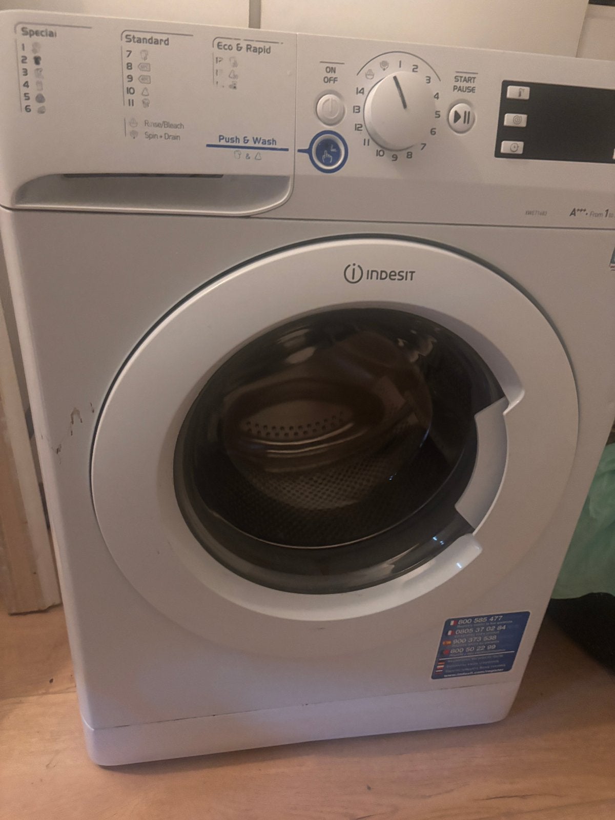 GRATIS defecte indesit wasmachine, Ophalen, 1200 tot 1600 toeren, Voorlader, Niet werkend