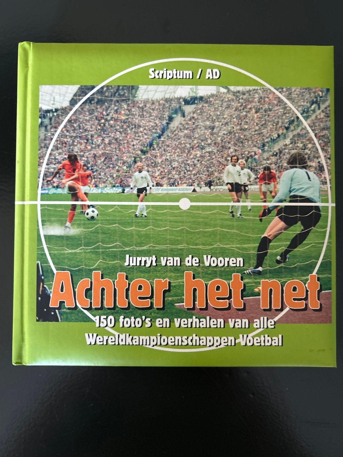 Achter het net: WK Voetbal Boek - Jurryt van de Vooren, Ophalen of Verzenden, Gelezen, Balsport