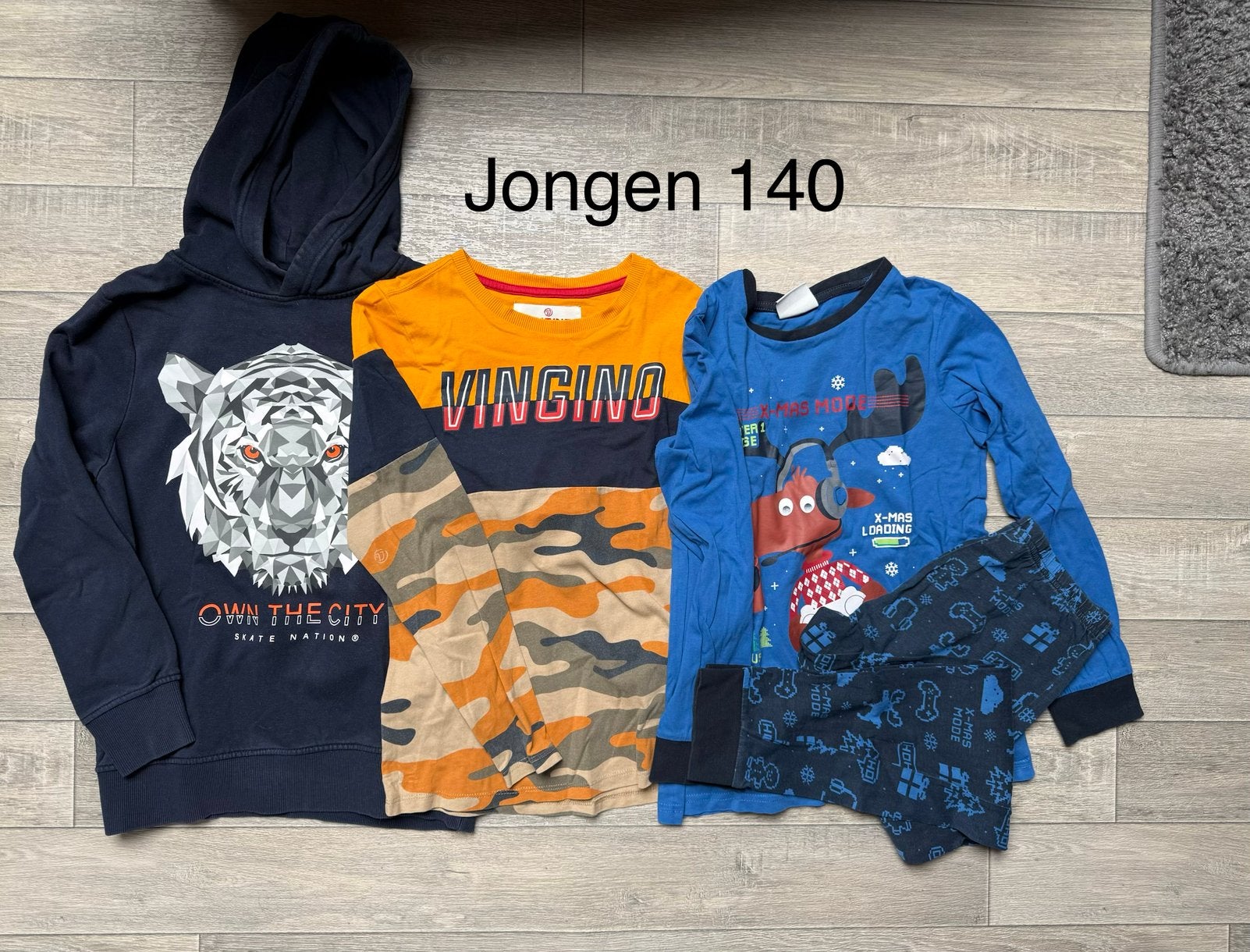 Jongens sweater, longsleeve, pyjama 140, Ophalen of Verzenden, Zo goed als nieuw, Jongen, Shirt of Longsleeve