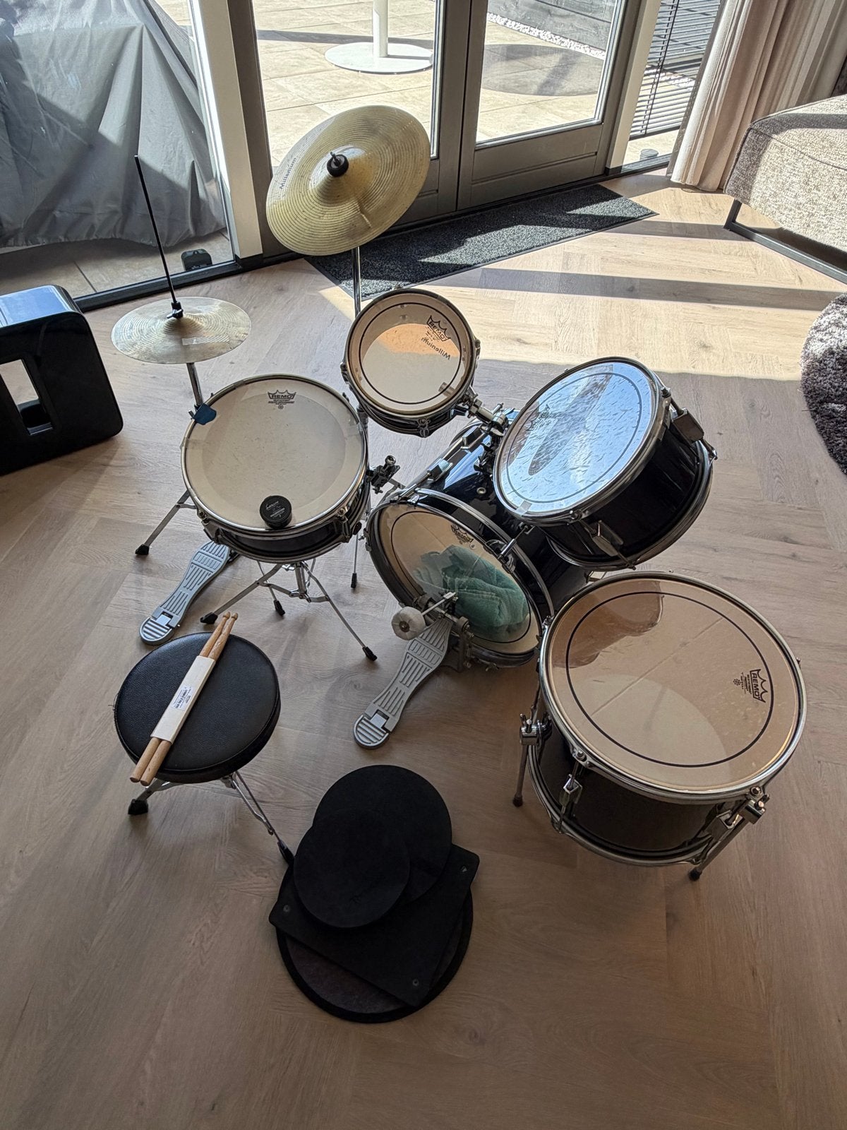 Foto 3 van Millenium drumstel junior kids met bekkens en dempers