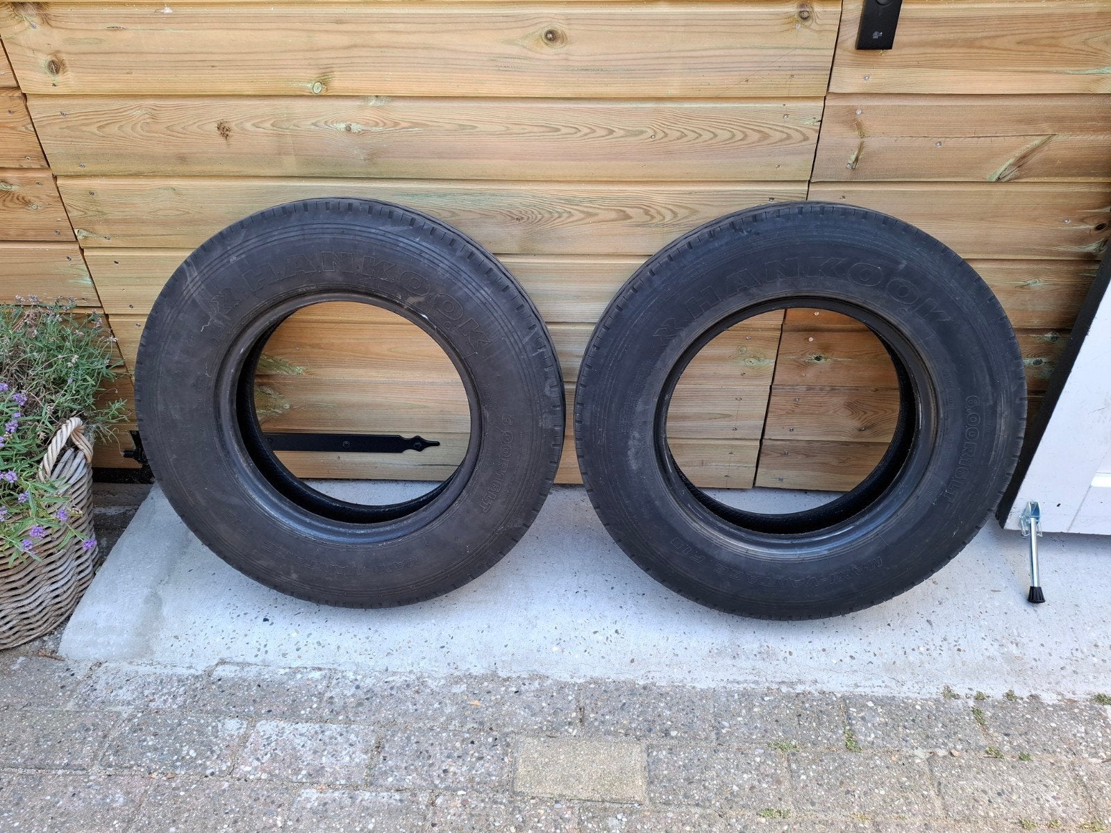 3 banden maat 6.00 R16., Ophalen