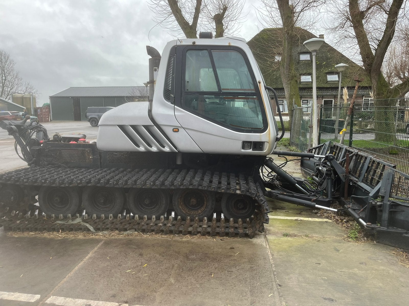 Pistenbully bombardier br2000 / wielen fendt favorit 600ls, Zakelijke goederen, Ophalen, Gebruikt, Tot 80 Pk, Fendt
