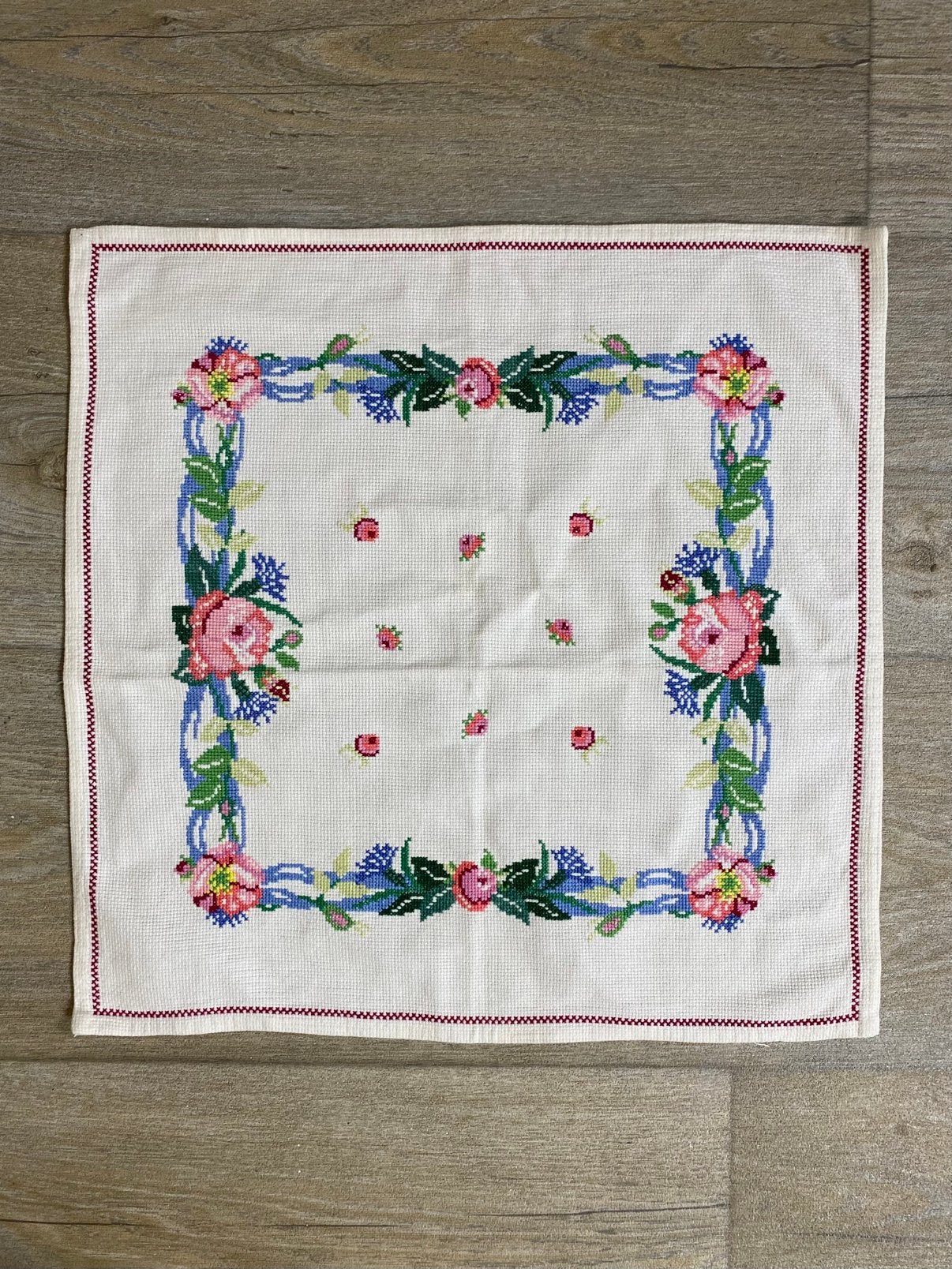 Borduurwerkje – rozen - 39×39 – tafelkleedje / wanddecoratie, Huis en Inrichting, Verzenden, Vierkant, 35 cm, Zo goed als nieuw