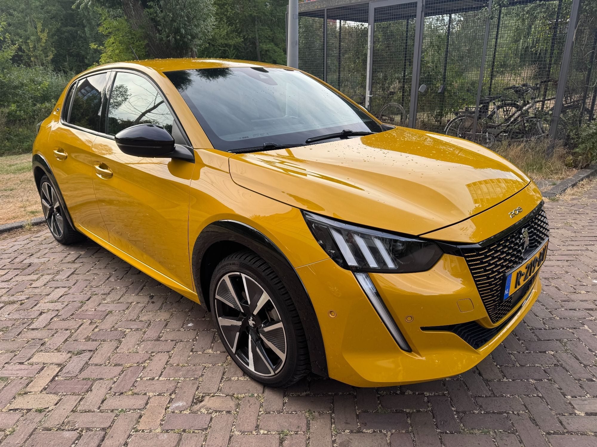 Peugeot e-208 GT Active Pack 50kWh (Private Lease Overname), Automaat, Geel, 57 €/maand, Hatchback