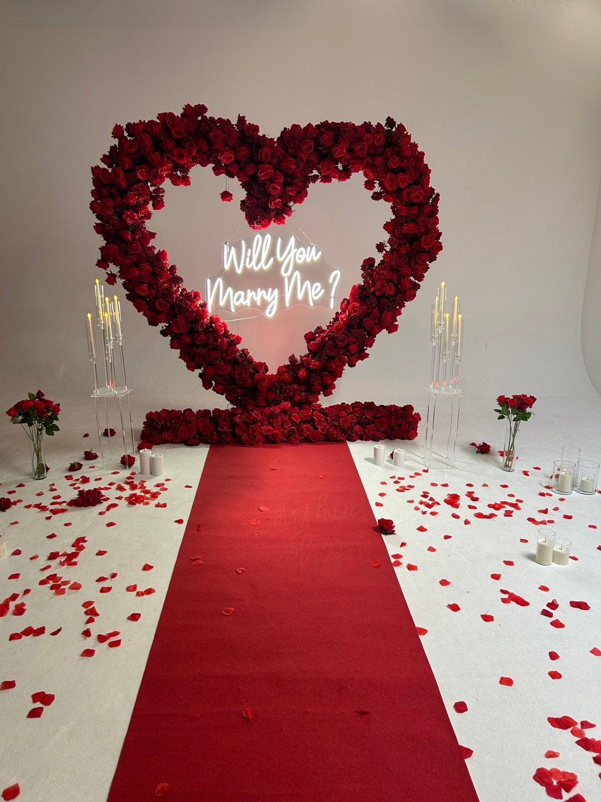 TE HUUR: Rode hart boog set | Marry Me proposal set, Ophalen, Zo goed als nieuw, Versiering, Geboorte of Huwelijk