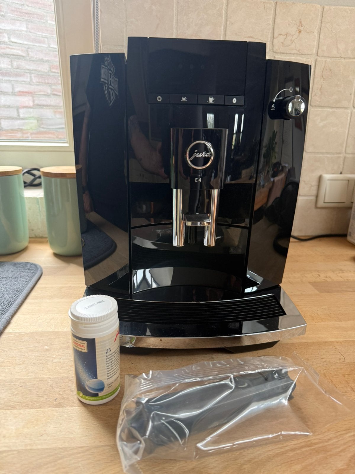 Jura E4 Piano Black, Witgoed en Apparatuur, Koffiezetapparaten, Ophalen, 10 kopjes of meer, Koffiemachine, Koffiebonen