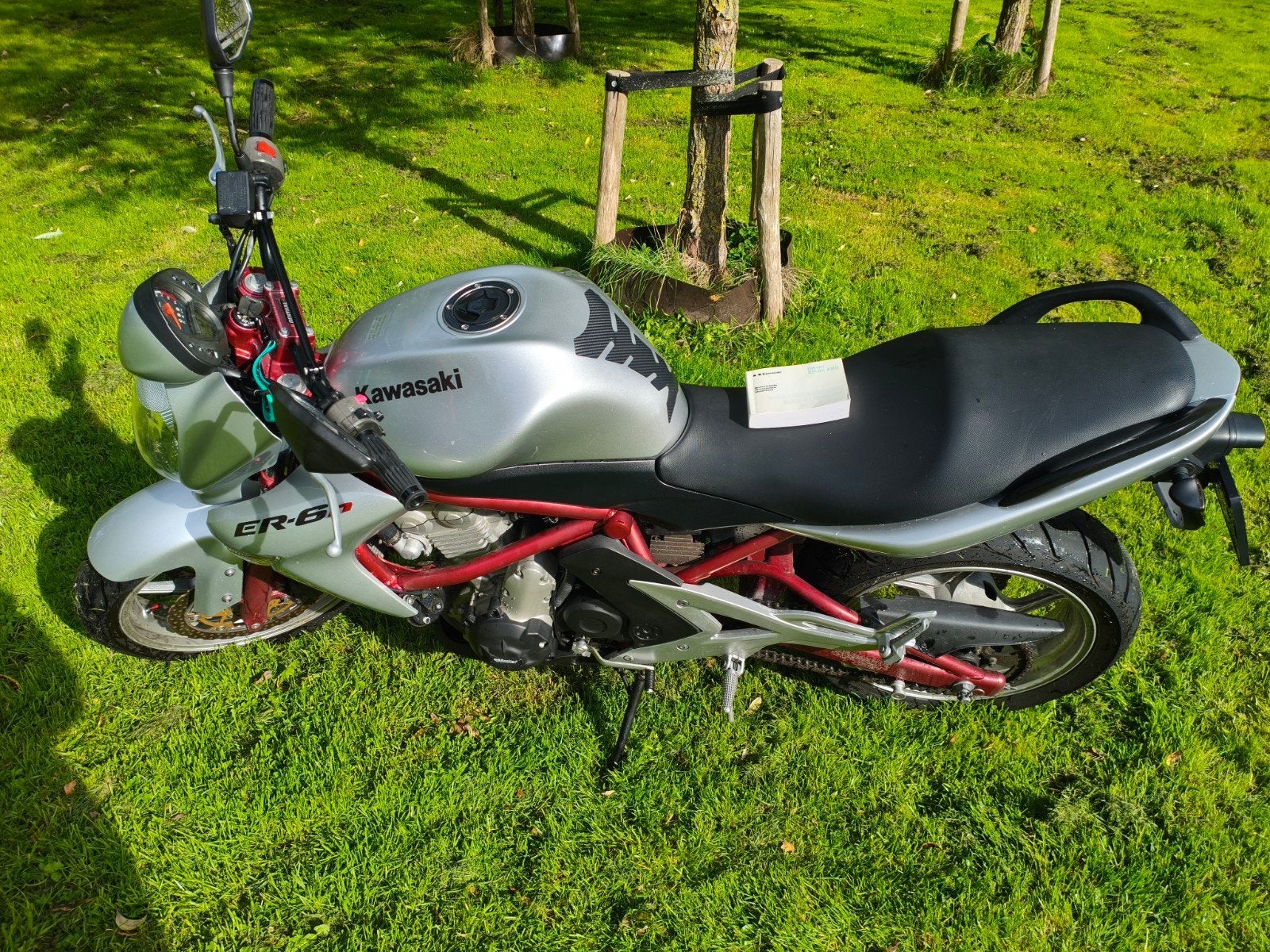Nette Kawasaki Er-6n Er6 motor 27dkm Leovince sportuitlaat, LED Verlichting, 2 cilinders, Motorrijbewijs A, Gebruikt