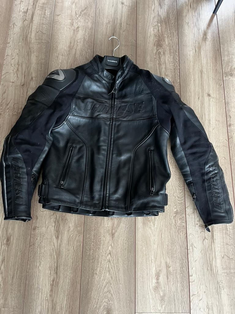 Dainese Heren Leren Motorjas Maat 52 met Beschermers, Motoren, Kleding | Motorkleding, Ophalen of Verzenden, Tweedehands, Heren