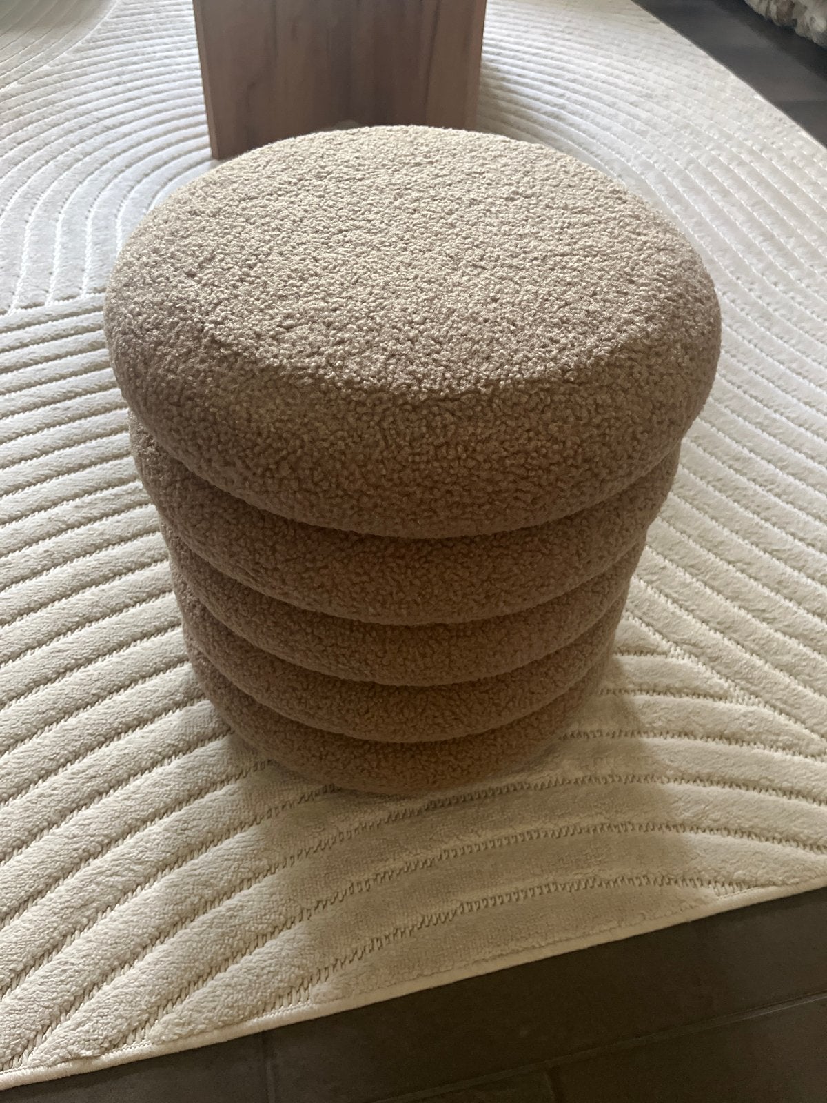 Teddy Bouclé Poef met Opbergruimte - Zo goed als nieuw, Ophalen, Minder dan 50 cm, Rond, Zo goed als nieuw