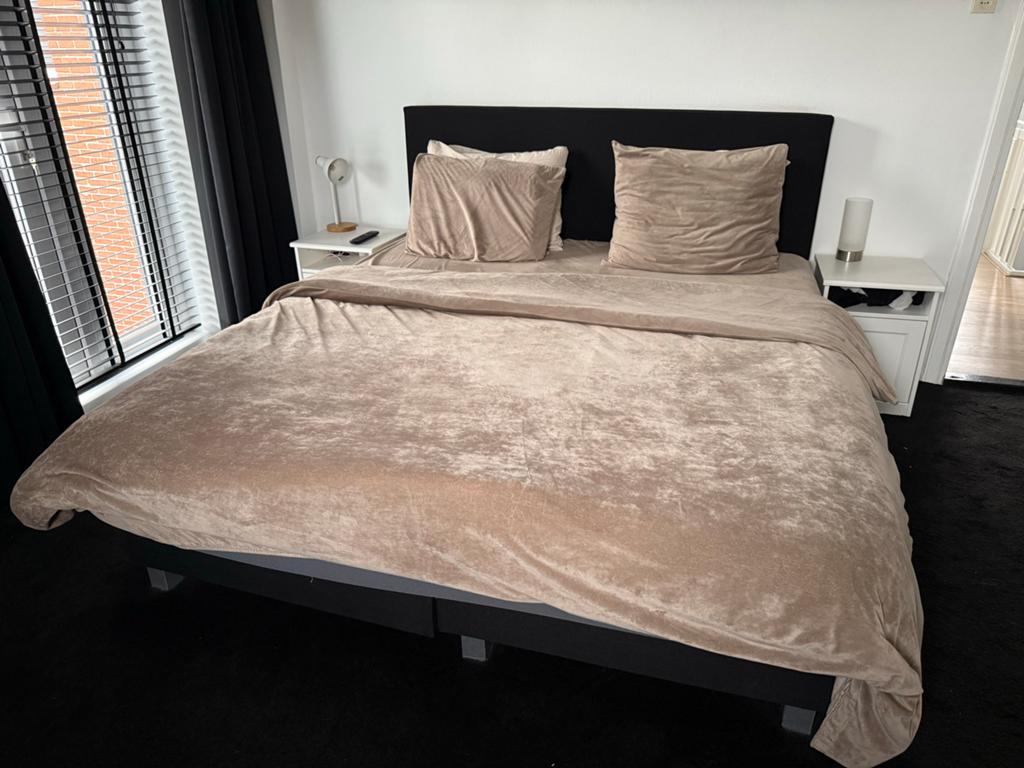 Stevig boxspring bed 190 x 200, Huis en Inrichting, Slaapkamer | Boxsprings, Gebruikt, Zwart, Tweepersoons, Ophalen of Verzenden