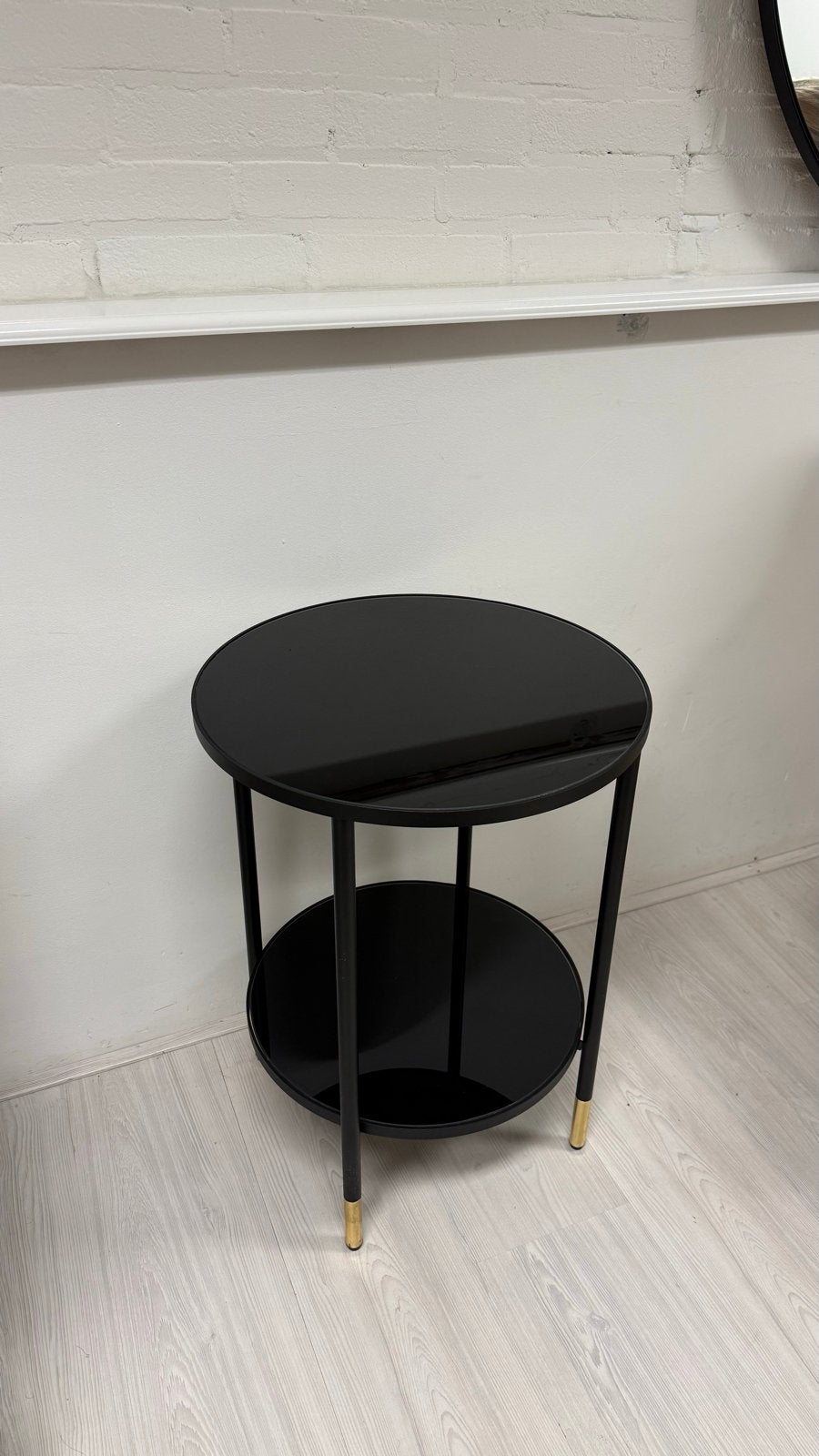 Zwarte ronde bijzettafel met gouden accenten, Rond, 55 tot 75 cm, Ophalen, 45 tot 60 cm
