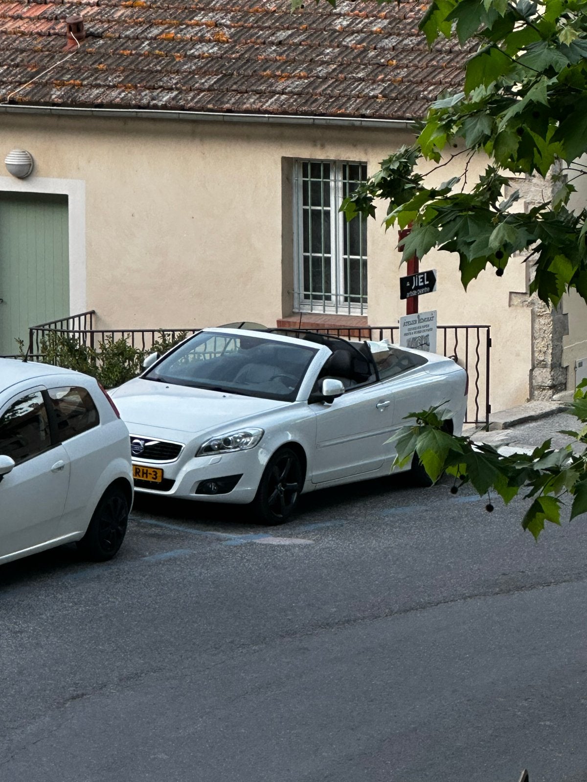 Volvo C70 2.0 D AUT 2010 Wit First Edition 135.000 km, Auto's, Volvo, 4 cilinders, Cabriolet, 4 stoelen, Wit
