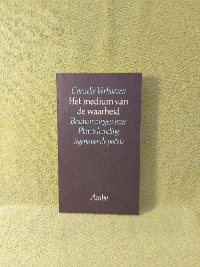 Het medium van de waarheid - Cornelis Verhoeven., Ophalen of Verzenden, Zo goed als nieuw