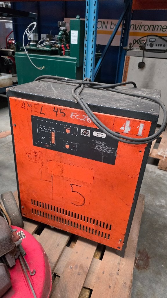 Heftruck acculader 80V / 80A – 400V krachtstroom, Nieuw