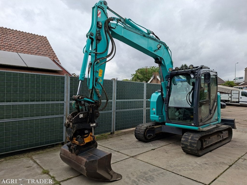 Kobelco SK75SR-3E 8 tons Engcon Oilquick draaikantelstuk, Zakelijke goederen, Machines en Bouw | Kranen en Graafmachines, -, Niet opgegeven