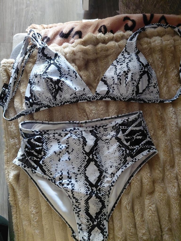 Stijlvolle Bikini met Slangenprint - Maat M, Kleding | Dames, Badmode en Zwemkleding, Zo goed als nieuw, Bikini, Zwart, Ophalen of Verzenden