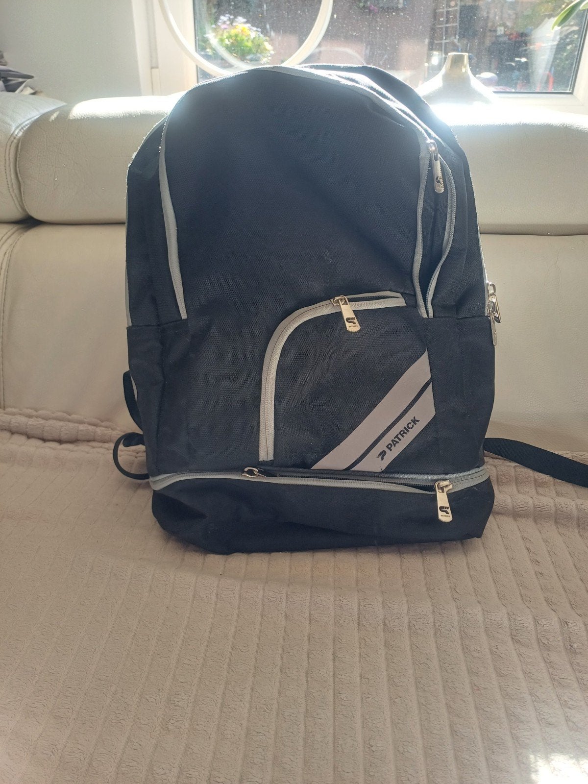 Patrick Rugzak - Zwart met grijze accenten, Sieraden, Tassen en Uiterlijk, 25 tot 40 cm, Ophalen of Verzenden, Zo goed als nieuw