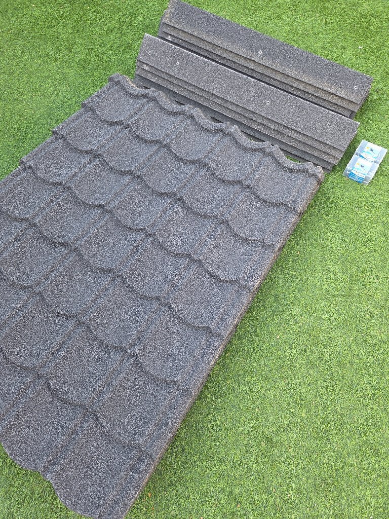 Aqua-Plan dakpanplaten 24 stuks en windveren 10 stuks, ZGAN, Doe-het-zelf en Verbouw, Zo goed als nieuw, 15 m² of meer, Metaal