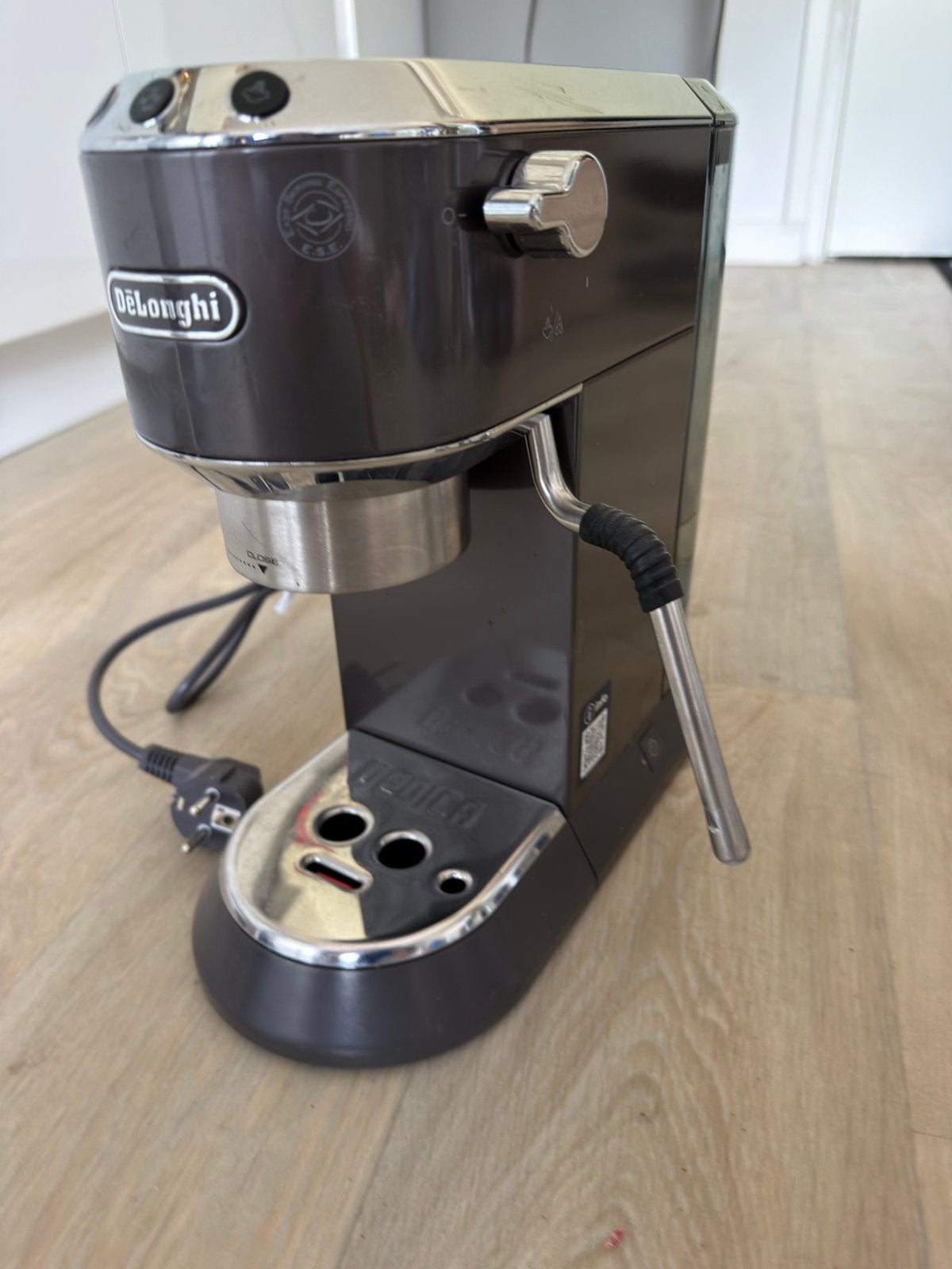 De'Longhi Dedica Style EC 685.BK Espressomachine, Ophalen, Afneembaar waterreservoir, Espresso apparaat, Gemalen koffie