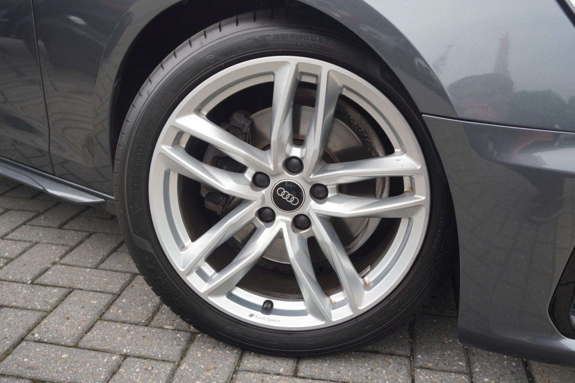 Audi A4 Avant 35 TFSI S edition Competition / Massage / Trek, Auto's, Audi, Stof, Gebruikt, Euro 6, 4 cilinders