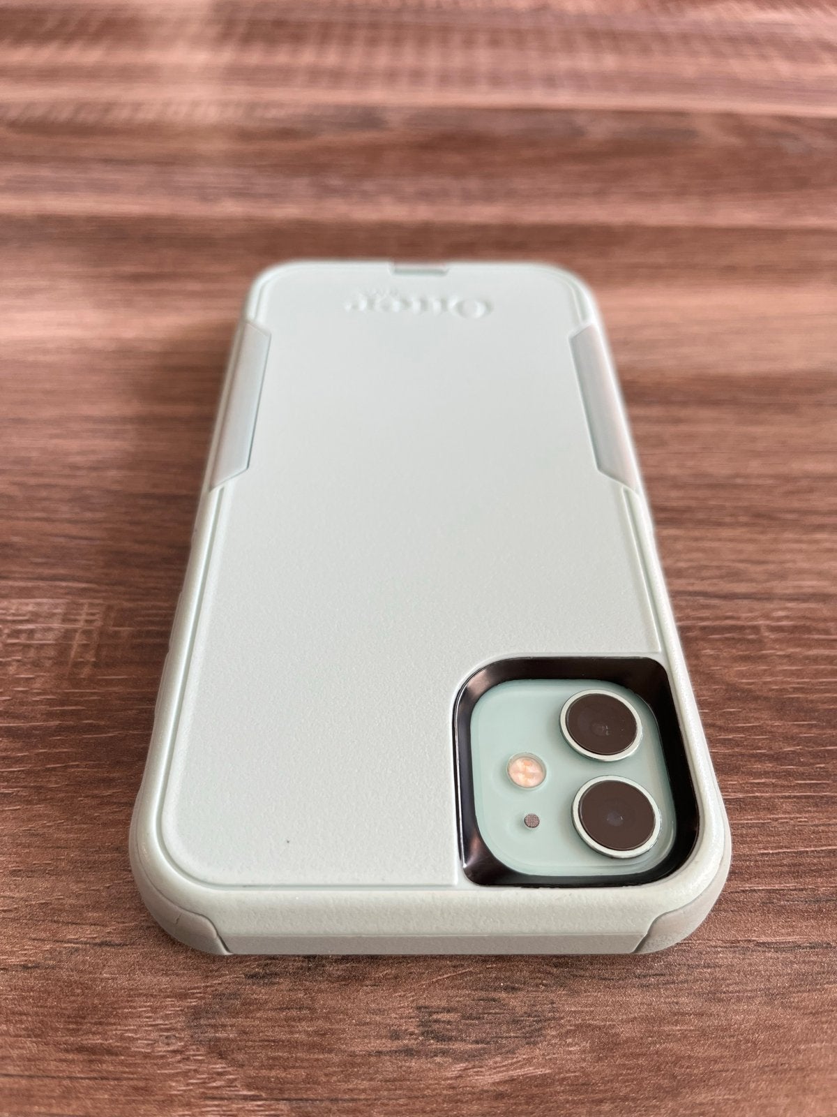 Foto 19 van iPhone 11 (128GB) Groen met OtterBox hoesje