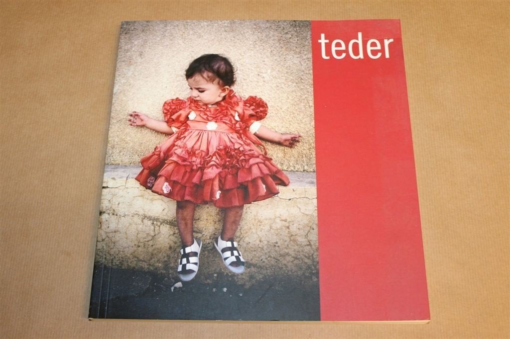 Teder — Fotoboek met 87 Fotografen over Tederheid, Ophalen of Verzenden, Gelezen, Fotografen
