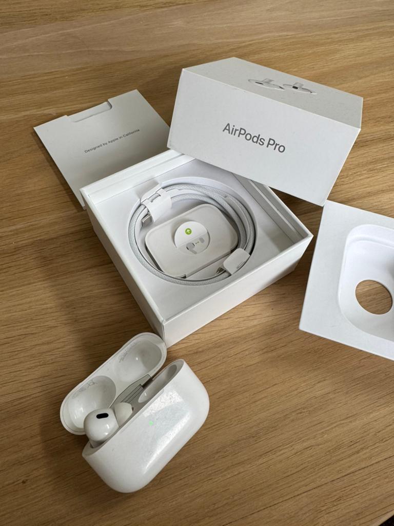 Apple Airpods Pro 2 nd generation | rechter oortje mist!, Telecommunicatie, Mobiele telefoons | Oordopjes, Ophalen of Verzenden