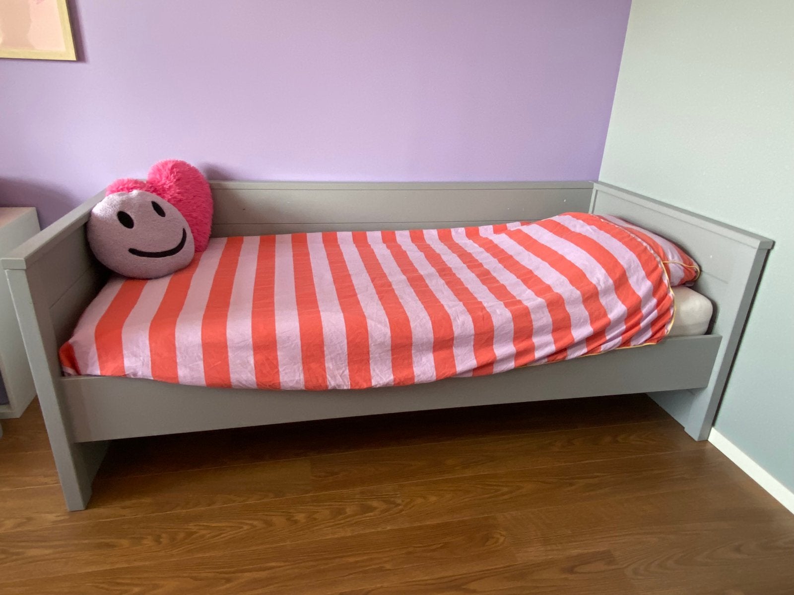Eenpersoonsbed / bedbank Woood, Ophalen, 85 tot 100 cm, Zo goed als nieuw, Matras