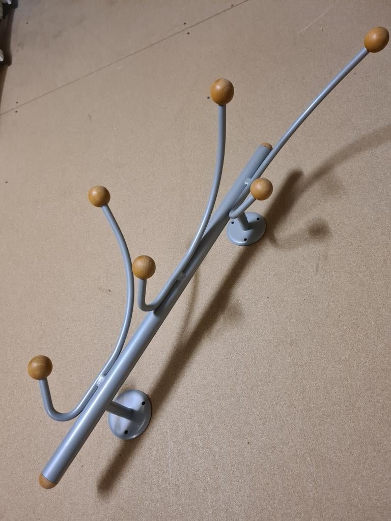 Kapstok grijs met houten bollen, Huis en Inrichting, Woonaccessoires | Kapstokken, Wandkapstok, Ophalen of Verzenden, Zo goed als nieuw