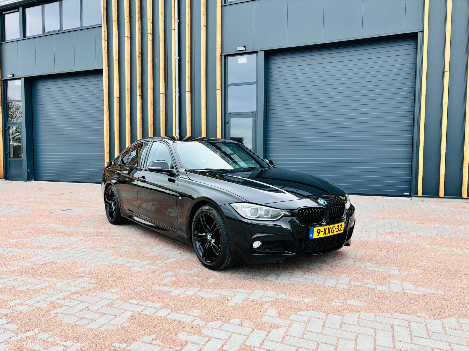 BMW 3-Serie M-Sport 2e Eigenaar NL Auto Executive, Auto's, 1360 kg, Zwart, 4 cilinders, Alcantara
