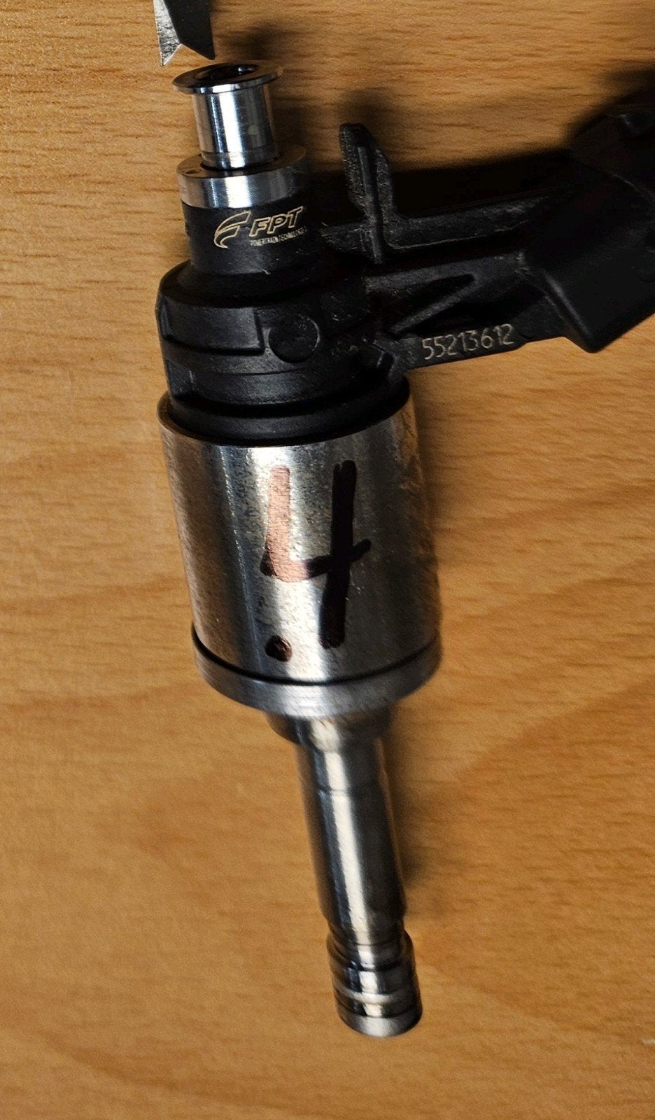 Gezocht: Alfa Romeo 1750 tbi injector 55213612, Auto-onderdelen, Ophalen of Verzenden, Alfa Romeo