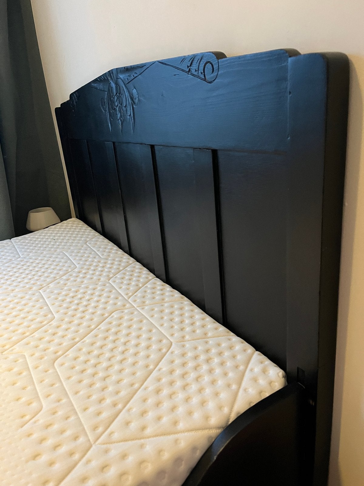 Zwart houten twijfelaarbed met nieuw Emma matras, Ophalen, Zwart, Zo goed als nieuw, Twijfelaar