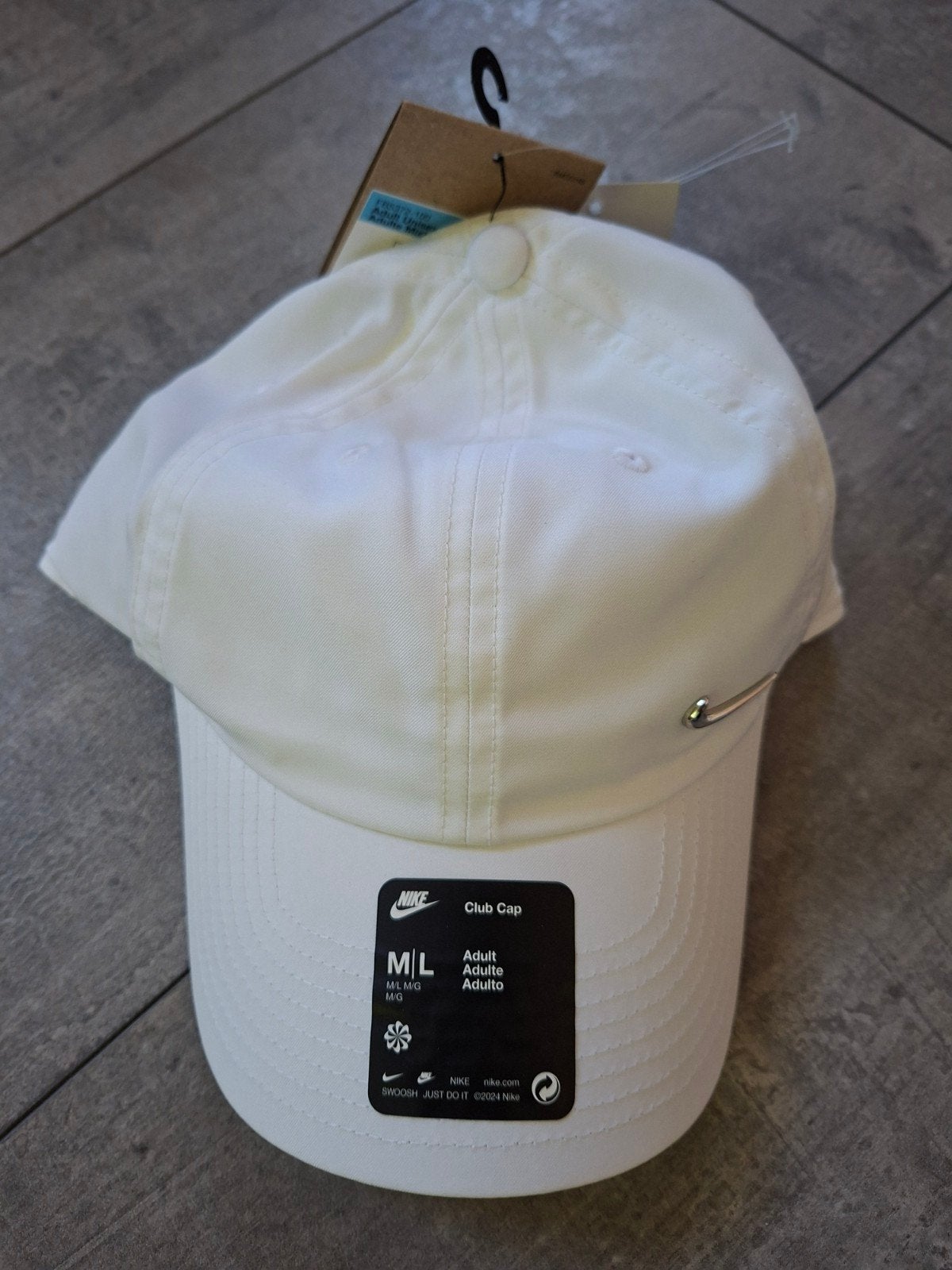 NIEUW: witte Nike cape/ pet met kaartje er nog aan, Nike, Nieuw, Ophalen of Verzenden, Pet