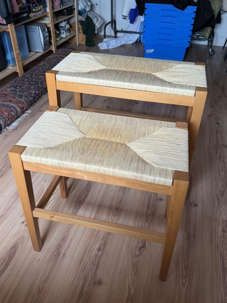 Set van 2 houten krukjes met gevlochten zitting, Ophalen, Gebruikt, Hout