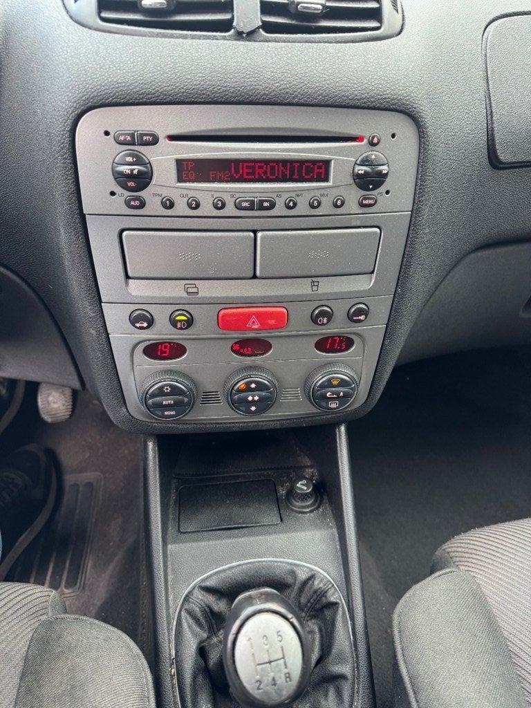 Alfa romeo 147 1.6 T.Spark Distinctive CLIMA 17 RIJDT GOED N, Auto's, Voorwielaandrijving, Gebruikt, 4 cilinders, 400 kg