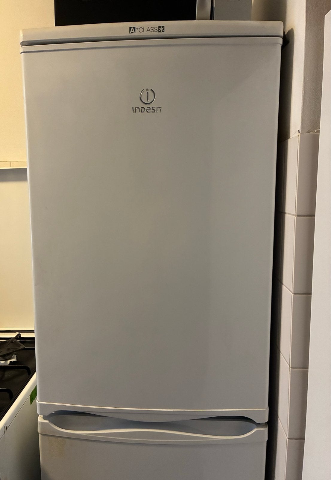 Indesit koelkast met vriesvak, Witgoed en Apparatuur, Koelkasten en IJskasten, Ophalen, 150 tot 200 liter, Gebruikt, Energieklasse A of zuiniger