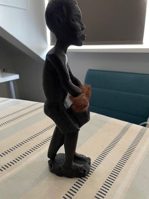 Authentiek handgesneden houten beeldje uit Angola, Antiek en Kunst, Houtsnijwerk, Ophalen of Verzenden, 20 - 50 cm, Hout