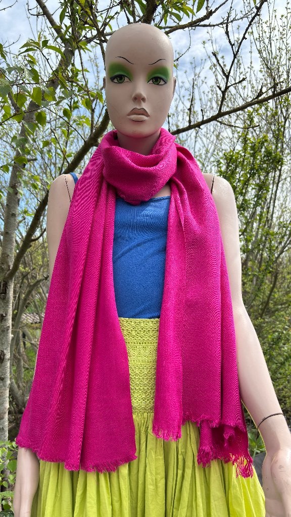 (34) Sjaal vintage omslagdoek roze - India - 203 cm bij 58, Kleding | Dames, Mutsen, Sjaals en Handschoenen, Ophalen of Verzenden