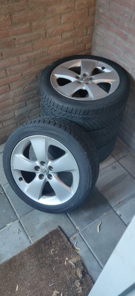 Toyota Prius winterbanden, Auto-onderdelen, Banden en Velgen, Gebruikt, Banden en Velgen, 17 inch, Personenwagen