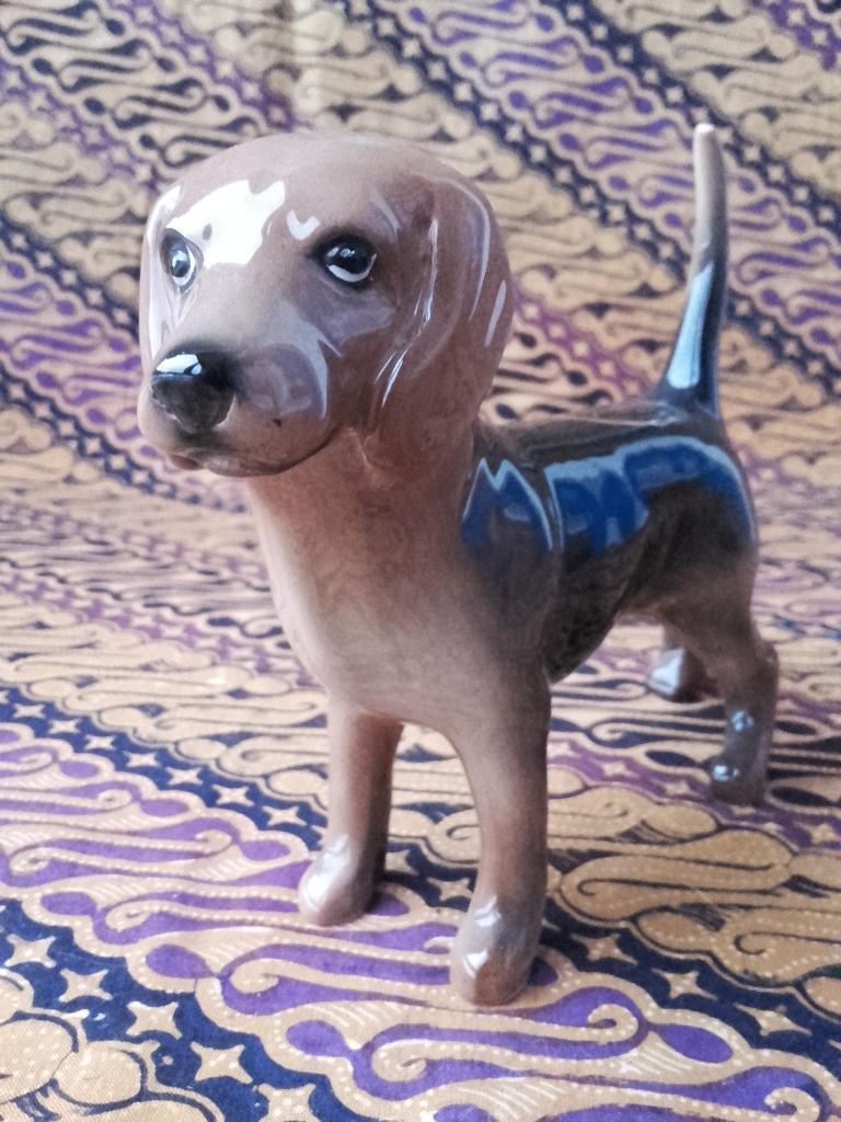 Mooi oud Engels Trentham beeldje van een beagle 17,5 cm., Ophalen of Verzenden