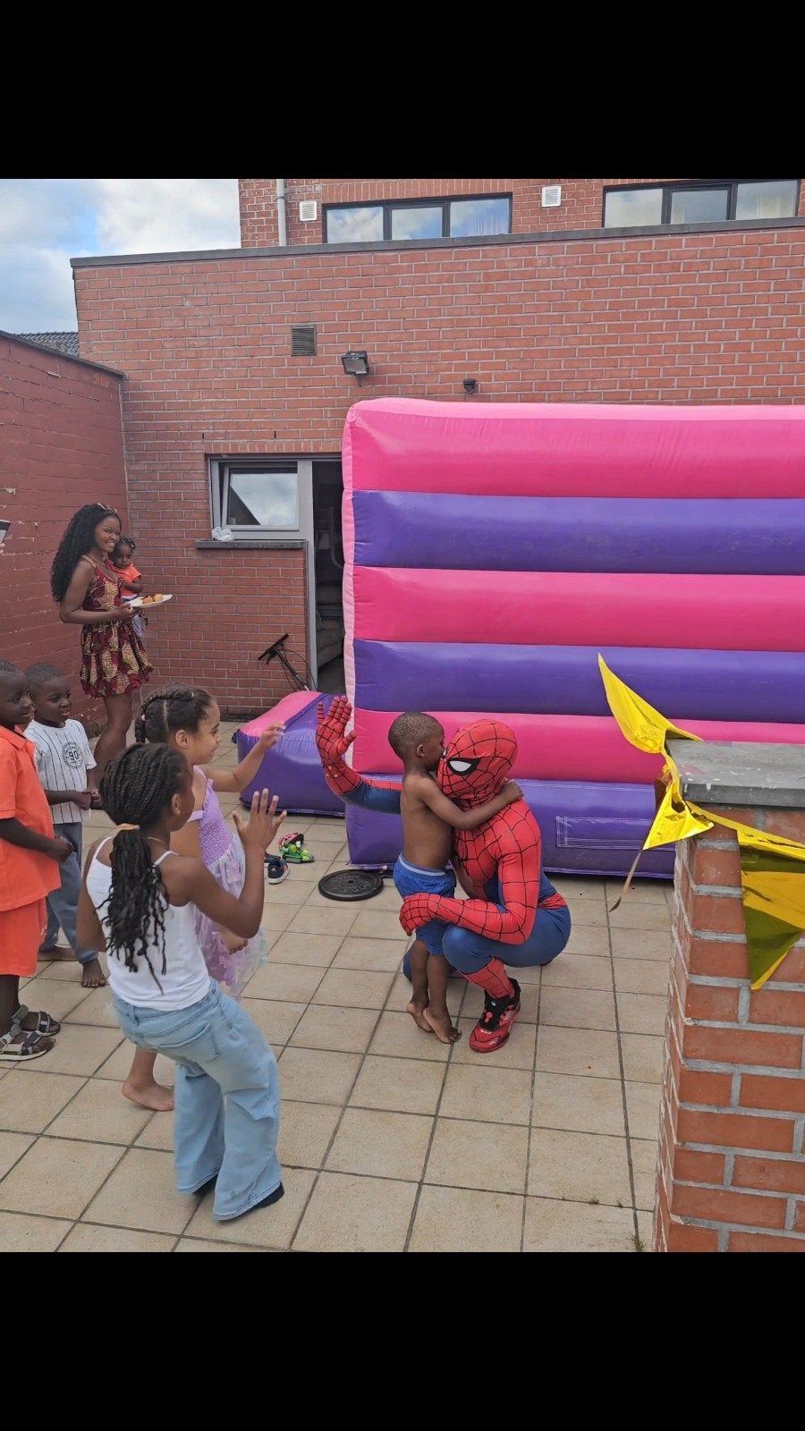 Superheld voor Kinderfeestje & Evenement Acrobaat vanaf €100, Clowns of Entertainers