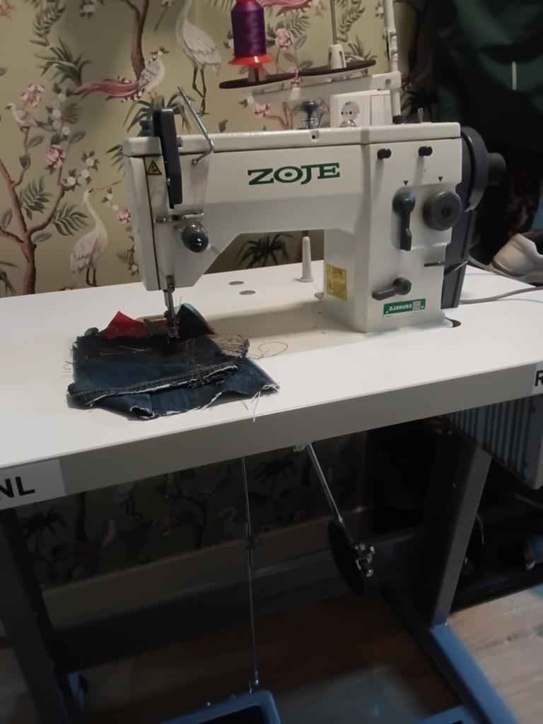 Mooie nette goed werkende bedrijfs naaimachine., Ophalen of Verzenden, Zo goed als nieuw, Naaimachine, Overige merken